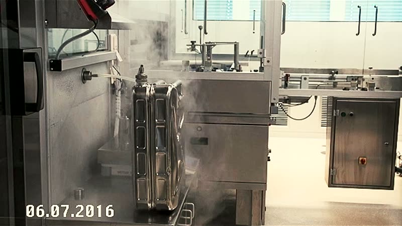 Smoke study: airflow in a cleanroom