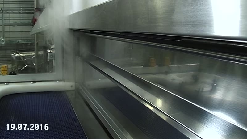 Smoke study: airflow in a cleanroom